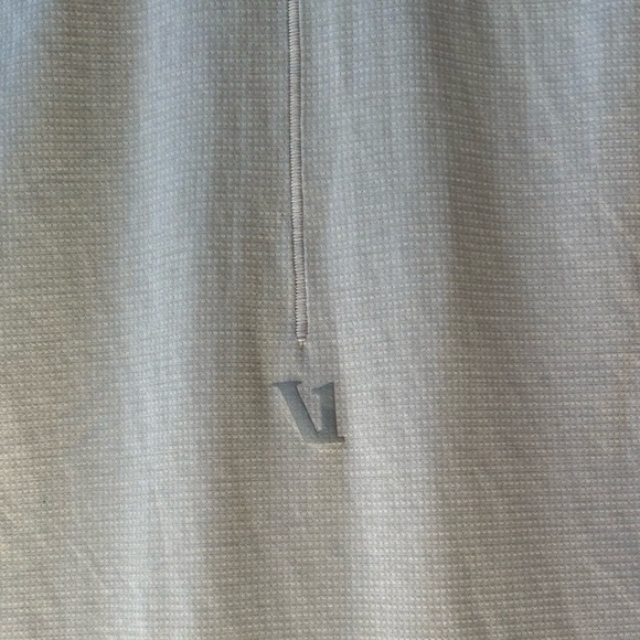 Vuori Short Sleeve Precept Tech Tee in Sky Grey Size Large - Picture 6 of 8